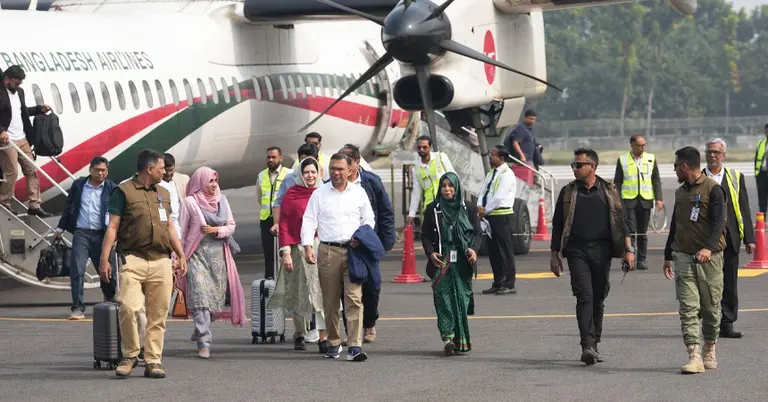 রাজশাহীর হযরত শাহ মখদুম বিমানবন্দরে তারেক রহমান